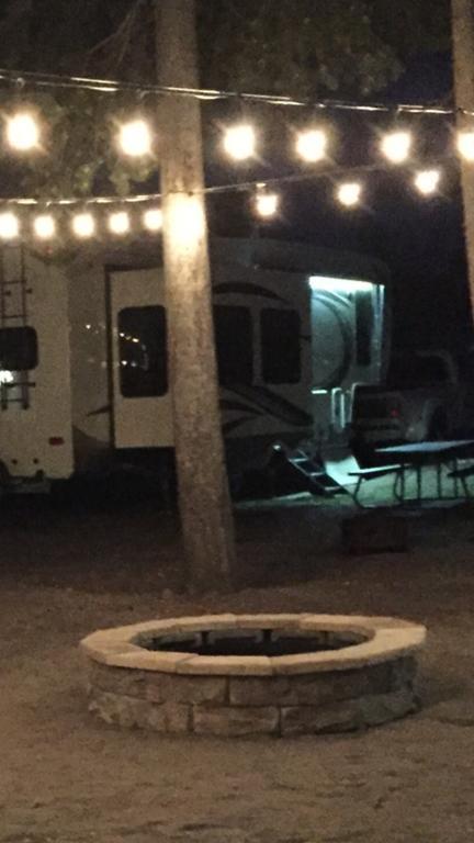 黄石小屋及房车露营地 西黄石 外观 照片